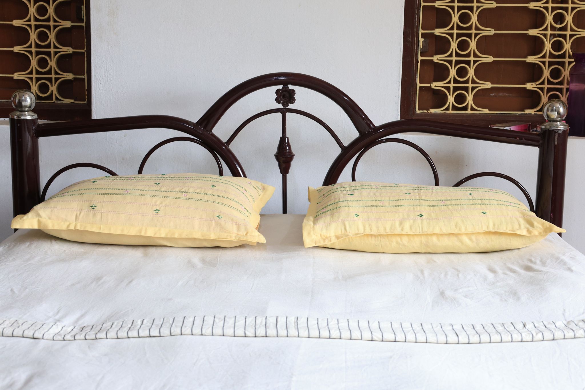 Embroidered Cotton Pillowcase Set - Soft & Elegant Bedding view 2