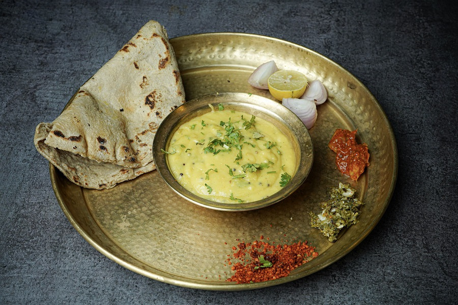 Pithla bhakri thali