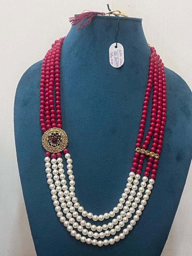 symmetric semi-precious red carnelian bead and white pearl haar view 2