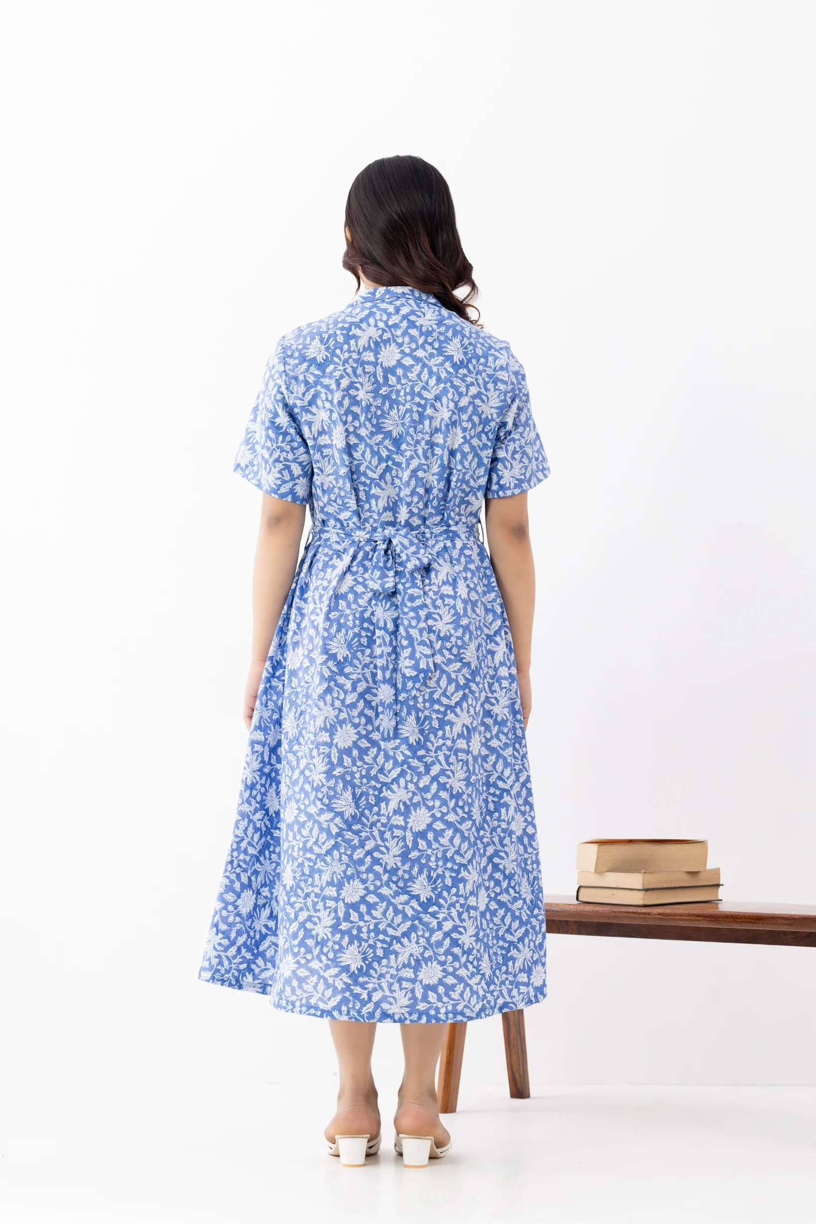 Rajwari Resham dress view 2
