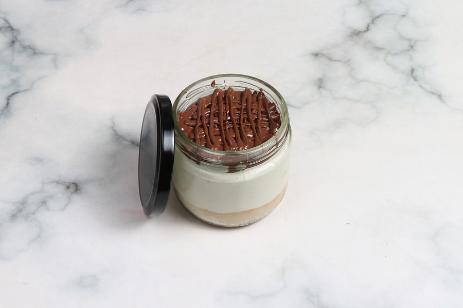 Baked nutella cheese jar cake