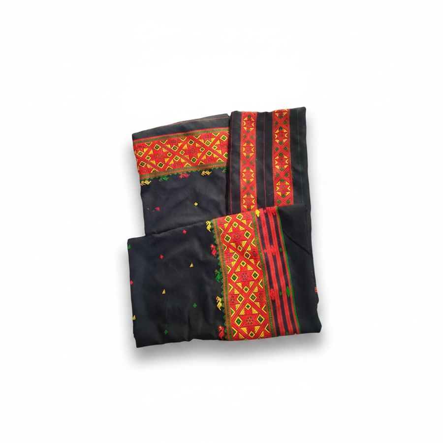 Black Traditional Geometric Pattern Saree view 2