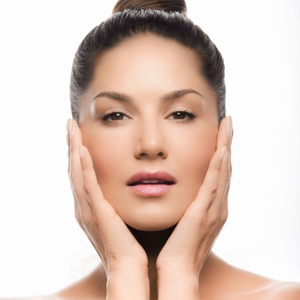 Star Struck by Sunny Leone Translucent HD Loose Powder, 8g view 2