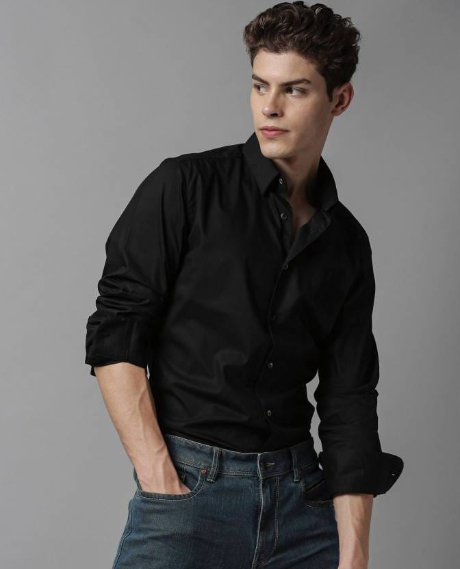 Men Slim Fit Solid Spread Collar Casual Shirt view 2