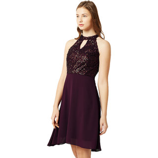 Women's Wine Red Round Neck Sleeveless Solid Sequin Flowy Knee-Long Skater Dress view 2