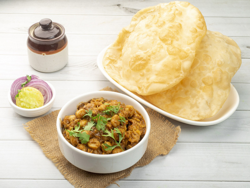 Chole bhature (2 pc)