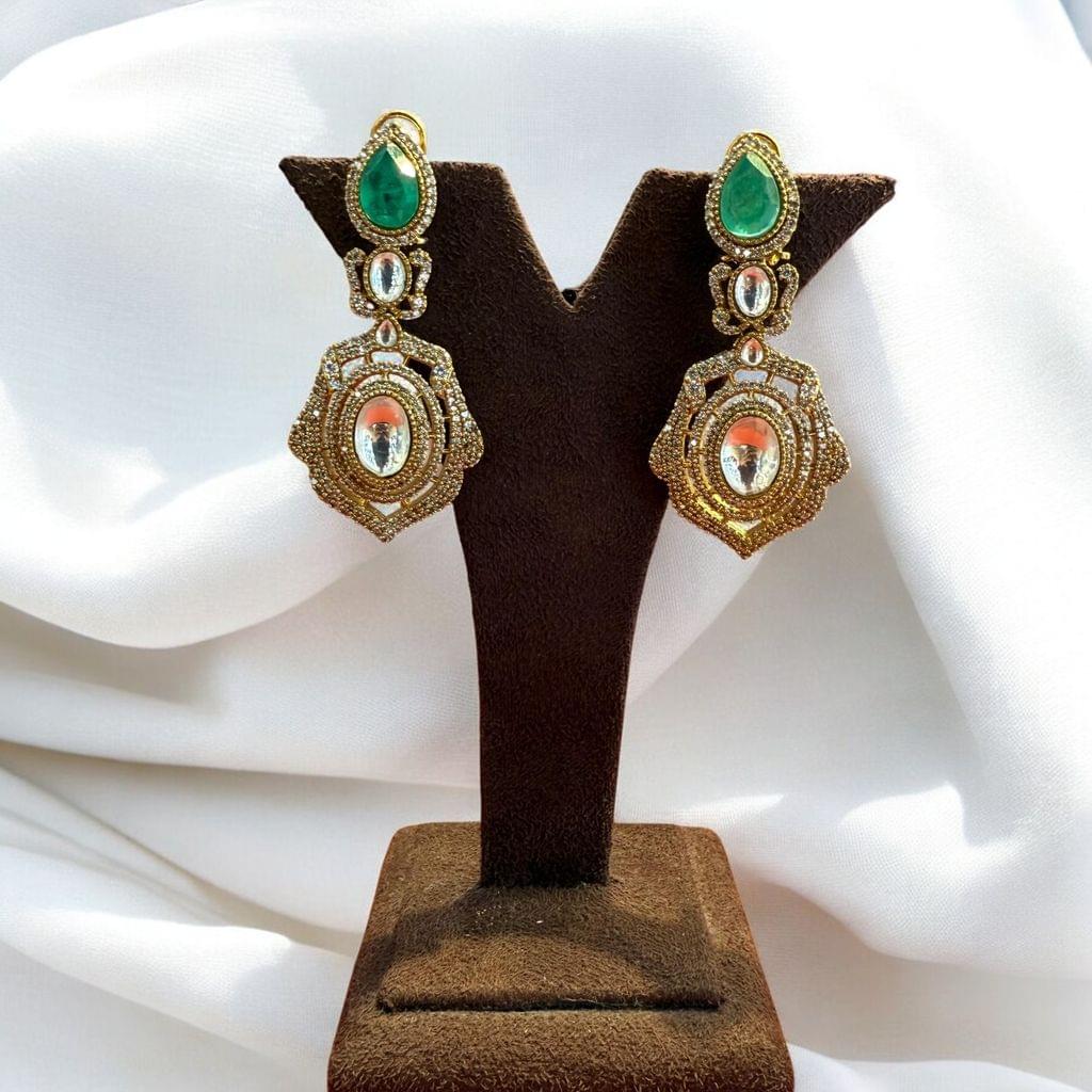 Eternal Elegance: White Kundan Bridal Set view 2