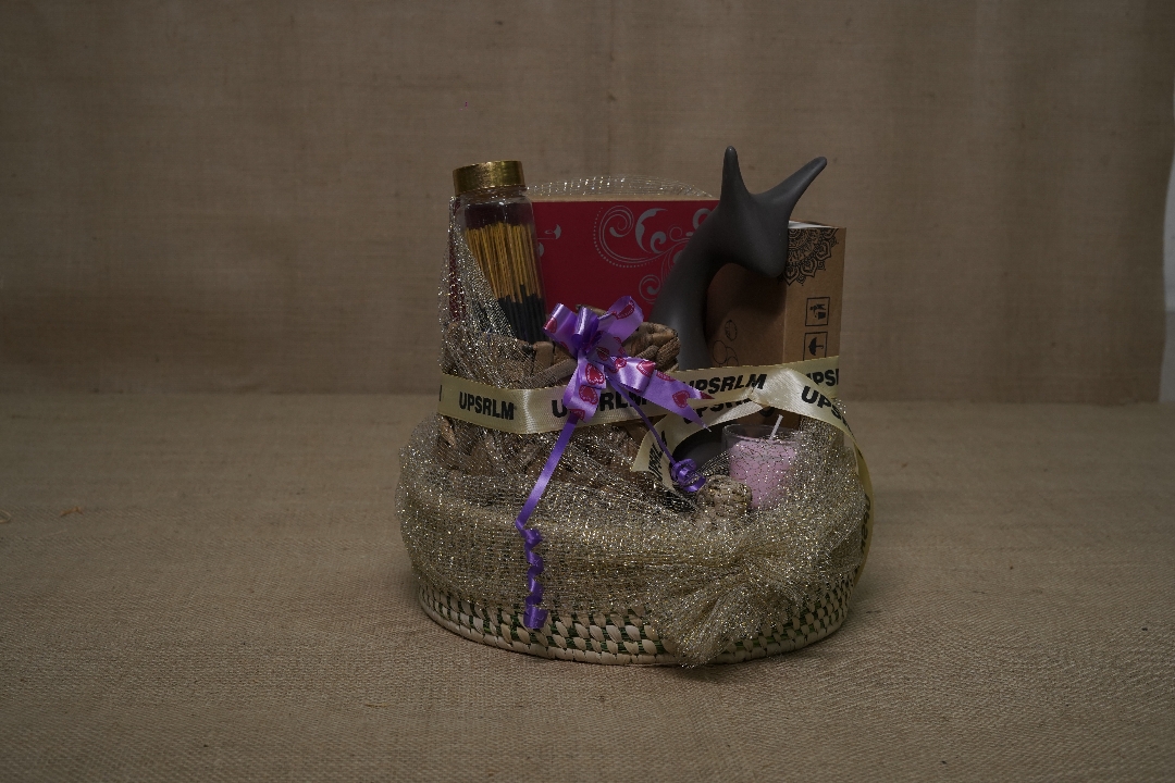 Zari Grandeur Hamper view 2