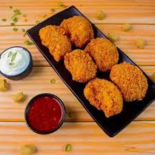 paneer kurkure momos fried (6 pcs)