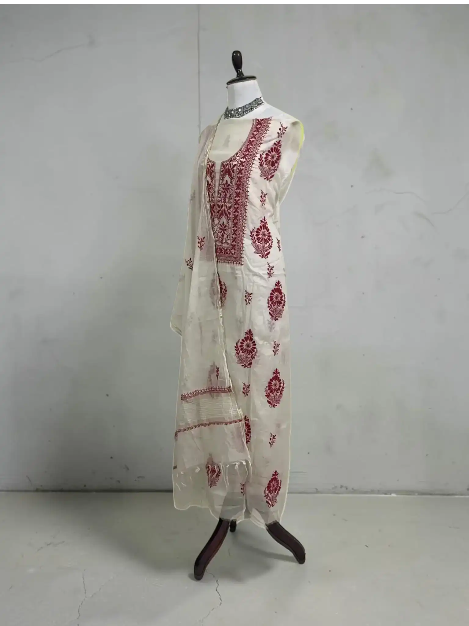 Hand-Embroidered Lucknow Chikankari Mul Cotton Unstitched Dress Material view 2