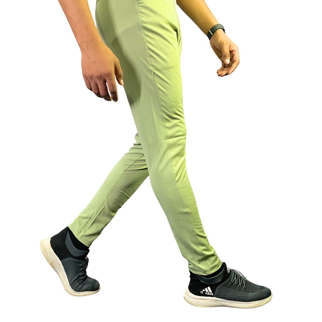 Wruxing Solid Men Green Track Pants view 2