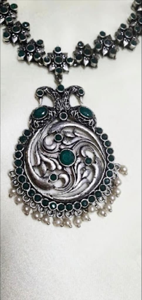 Glamvila Green Stones Jewellery Set view 2