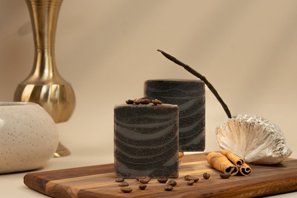 Fynakaa Coffee Vanilla Cinnamon Soap | Handmade Cold Processed Soap for Exfoliation, Tanning & Oily Skin | Natural, Organic & Paraben-Free | For Men & Women, All Skin Types (100gms Pack Of 1) view 2