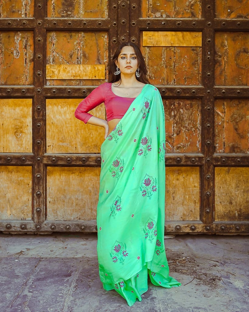 Emerald Green Traditional Chaiti Saree by Aagaaz Jaipur view 2