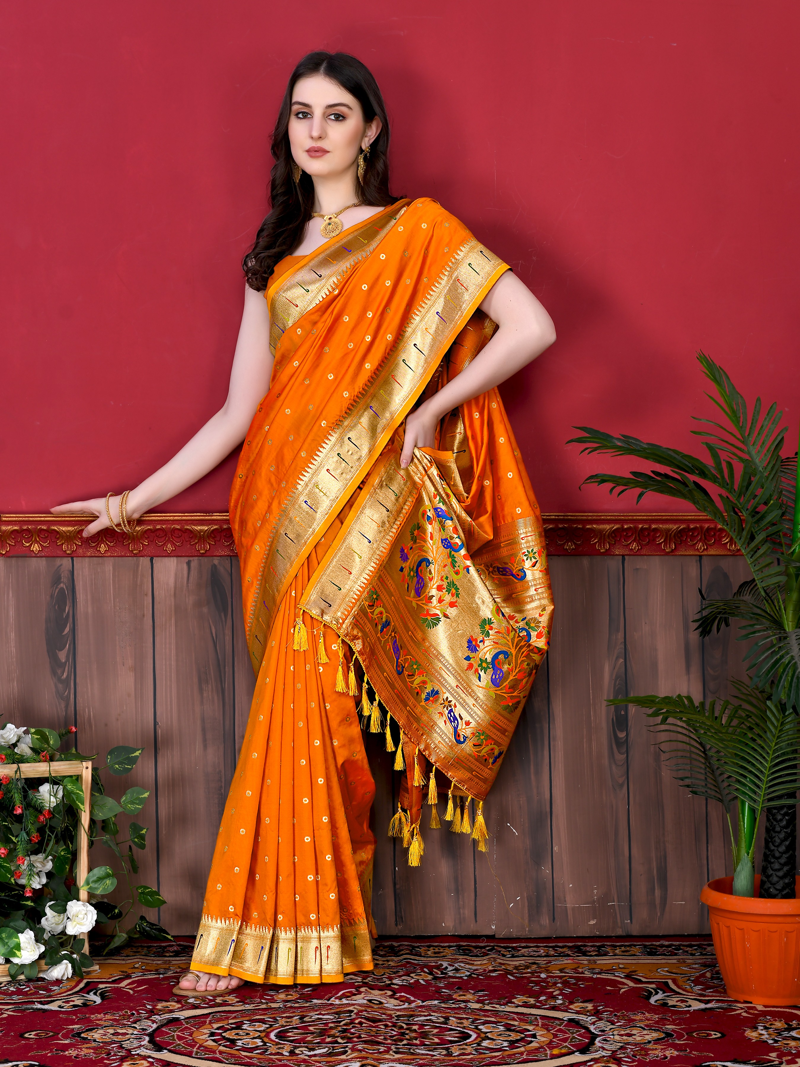Yavira silk Women's Orange Handwoven Jacquard Saree view 2
