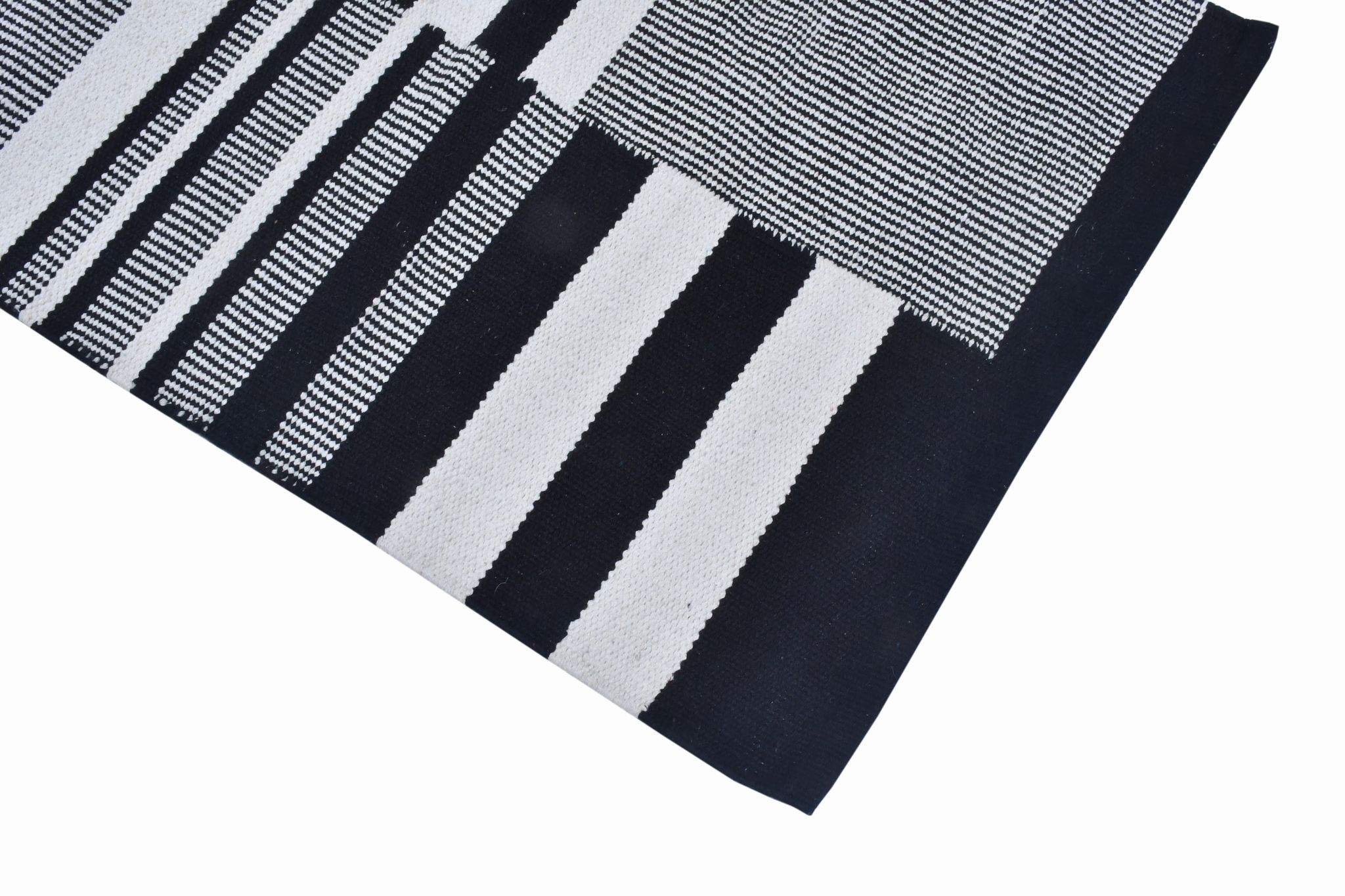 Lona Handmade 100% Cotton Rugs 2.3x4.0 Feet view 2