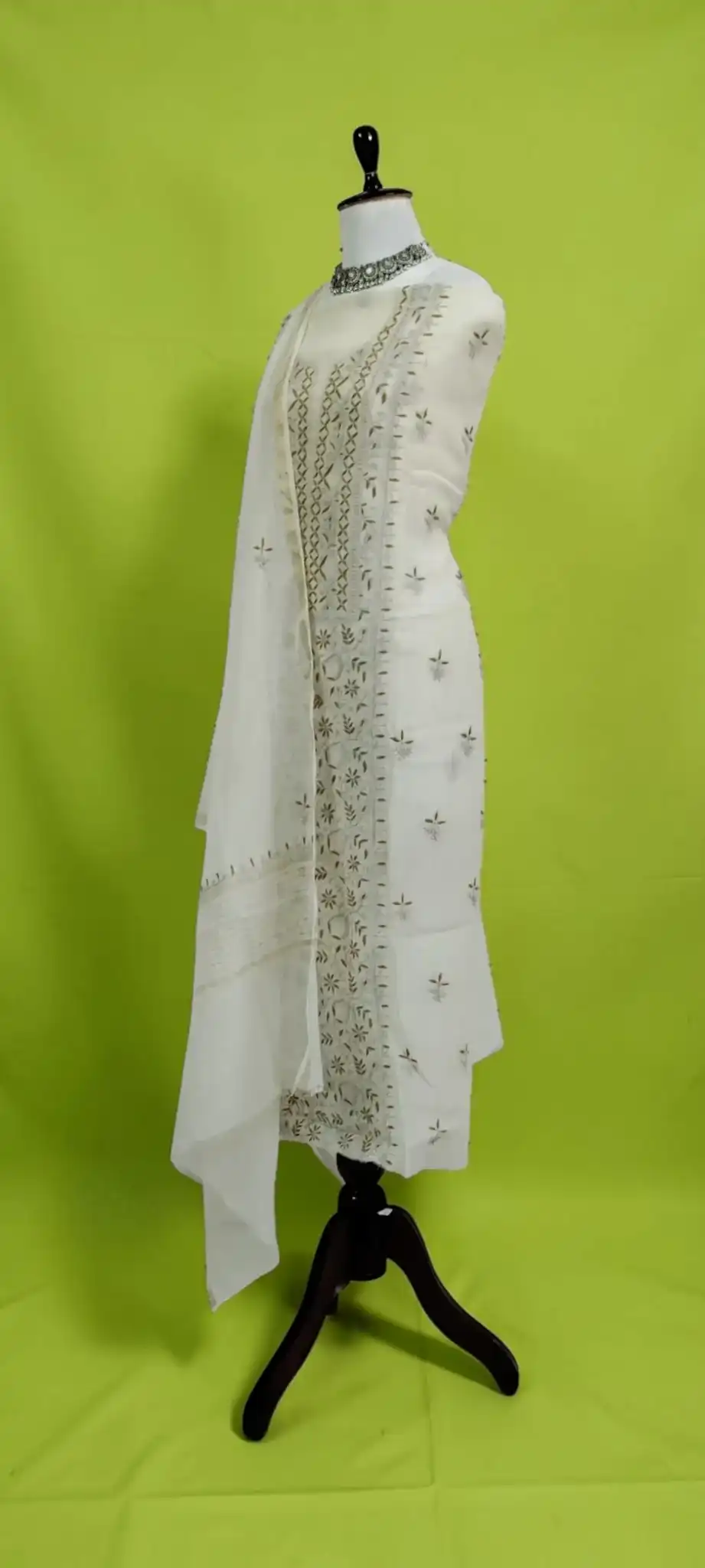 Handloom Lucknow Chikankari Mul Cotton Hand-Embroidered Dress Material view 2