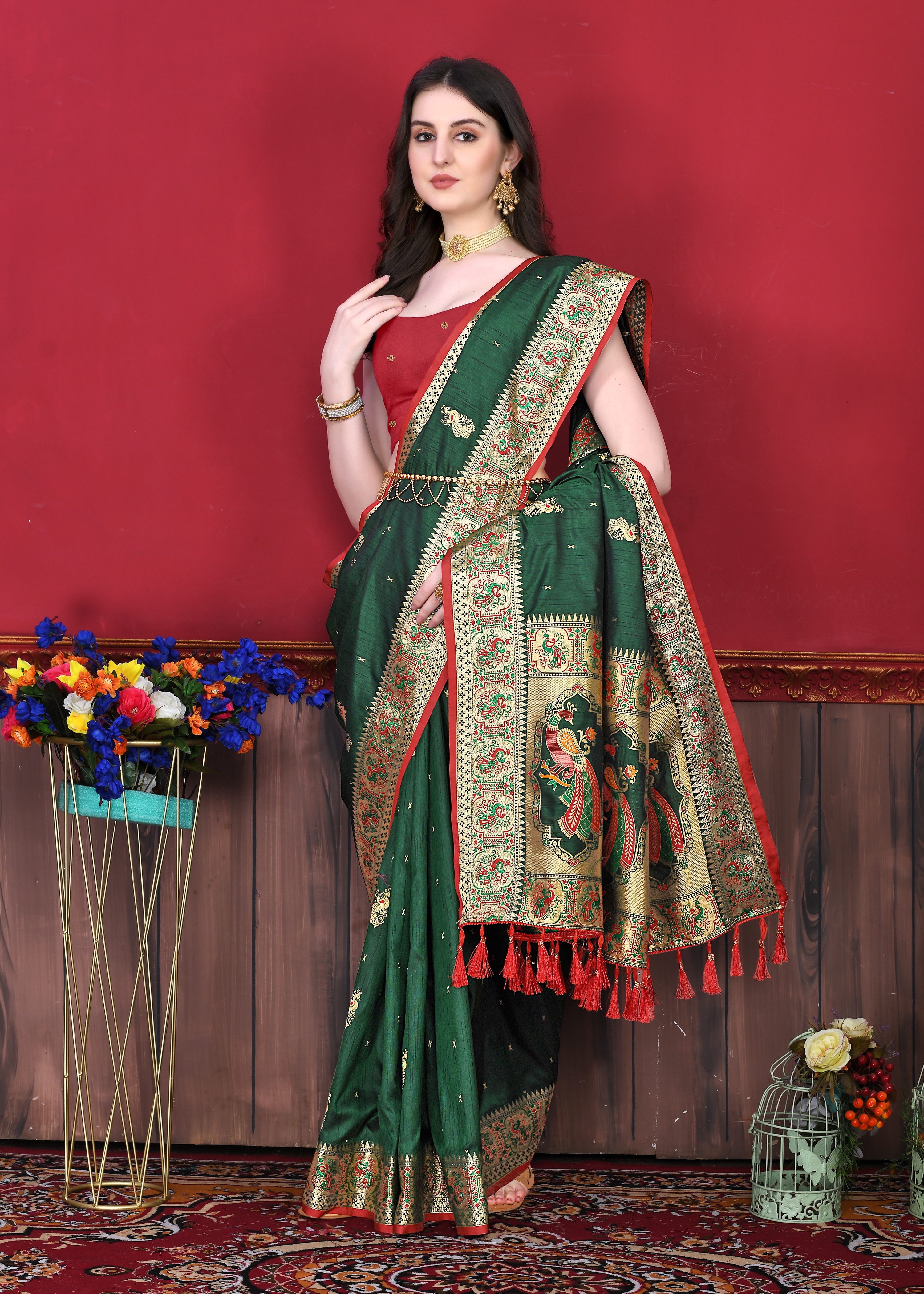 Yavira silk Women's Green Handwoven Silk Blend Saree