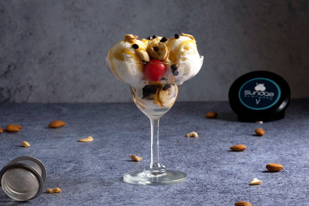 Cashew crunchy sundae