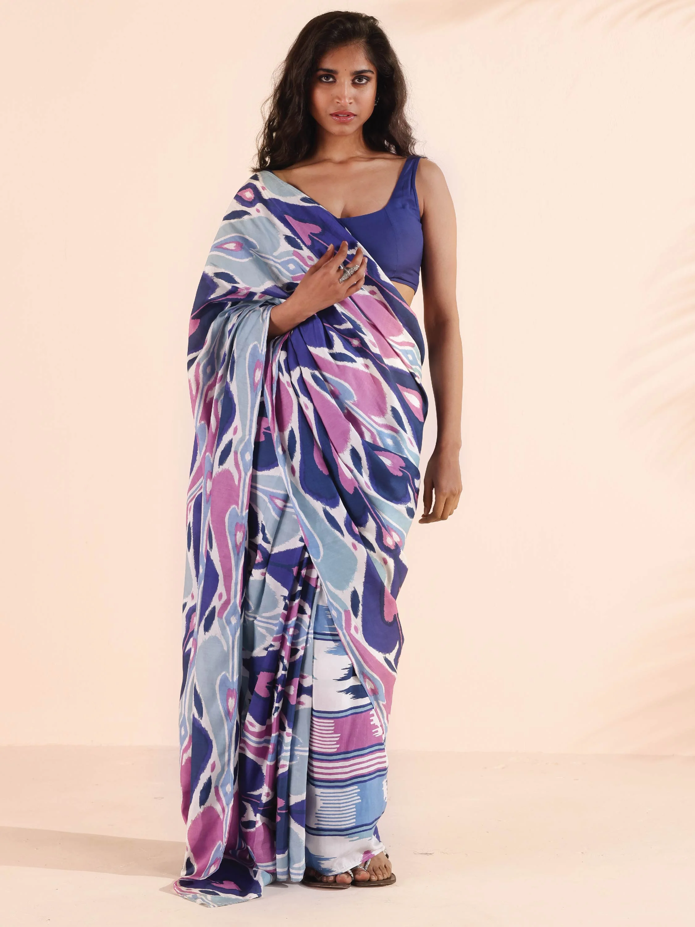 trueBrowns Blue Purple Muslin Ikat Saree - Blue (Free Size)