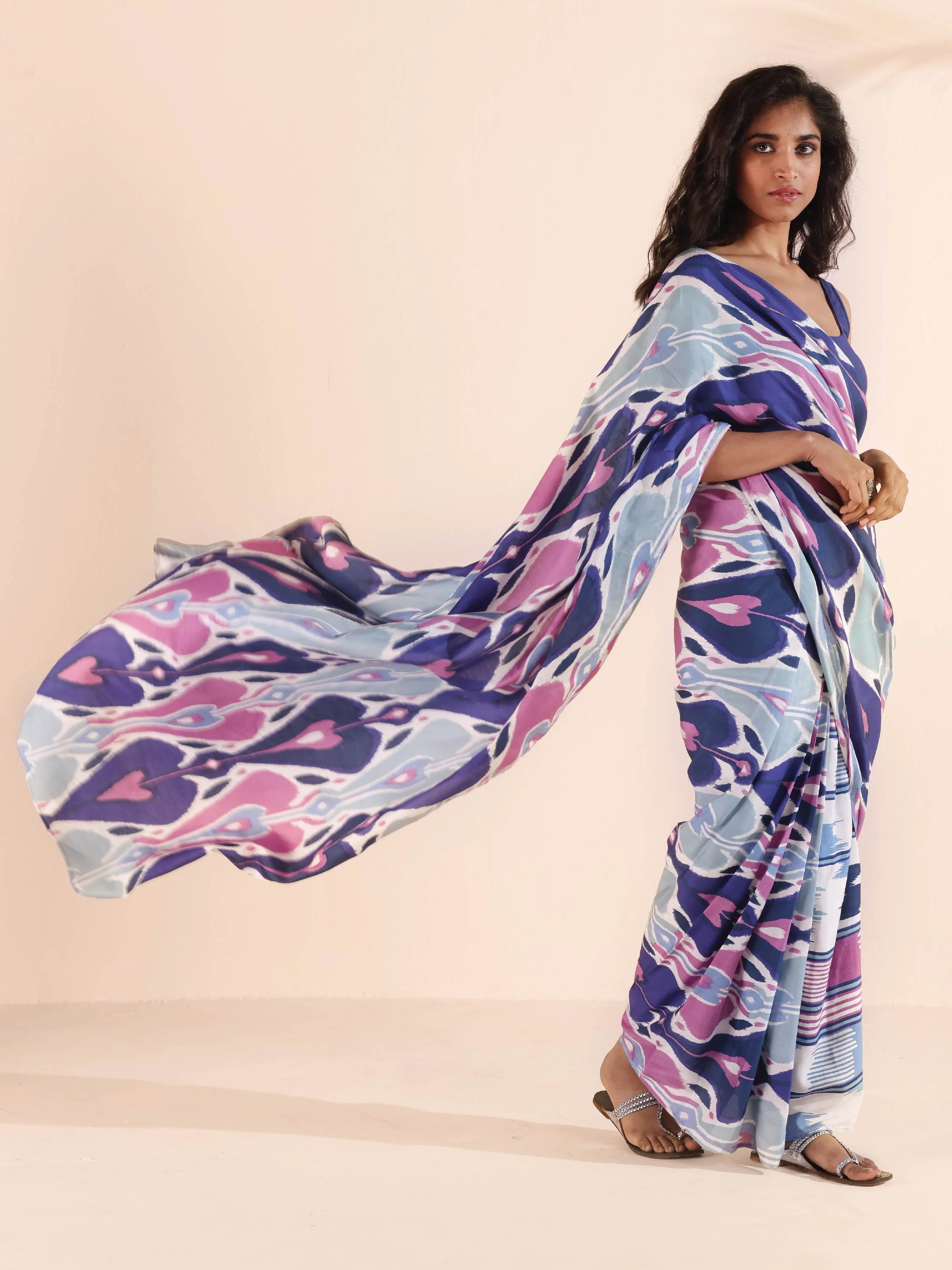 trueBrowns Blue Purple Muslin Ikat Saree - Blue (Free Size) view 2