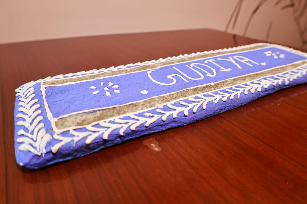 Tulip Decorative Wooden Sign with Blue Paint and White Leaf Border Pattern, Rustic Wall Decor view 2