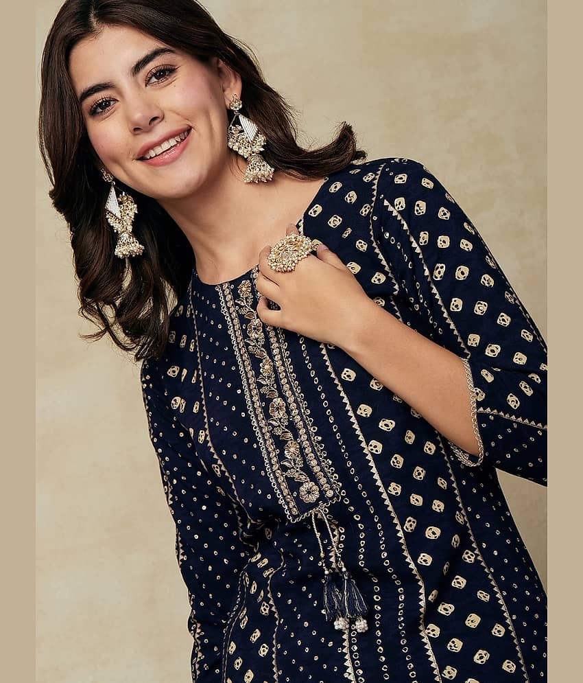 Kapadia Pack of 1 Rayon Printed Straight Women's Kurti - ( Navy ) view 2