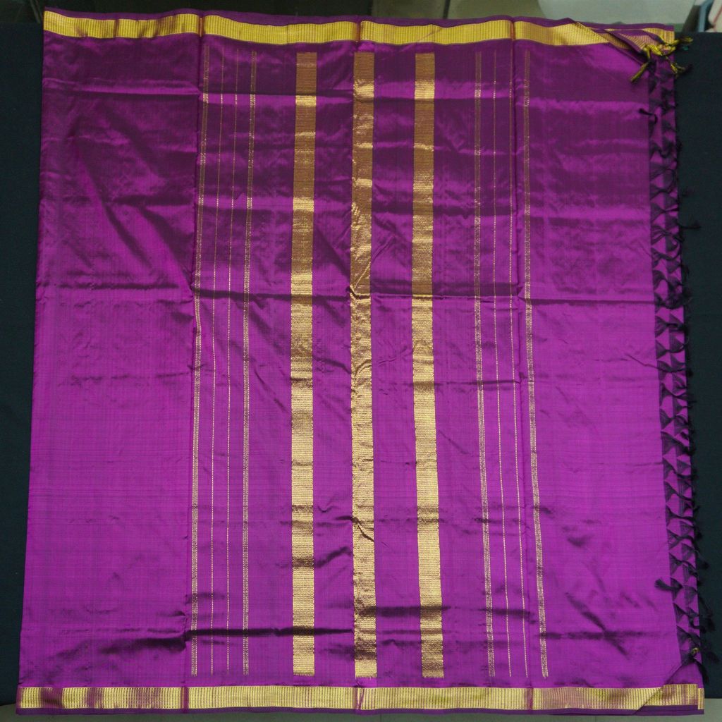 10-Yard Kanchipuram Silk Saree in Magenta Color - Madisar view 2