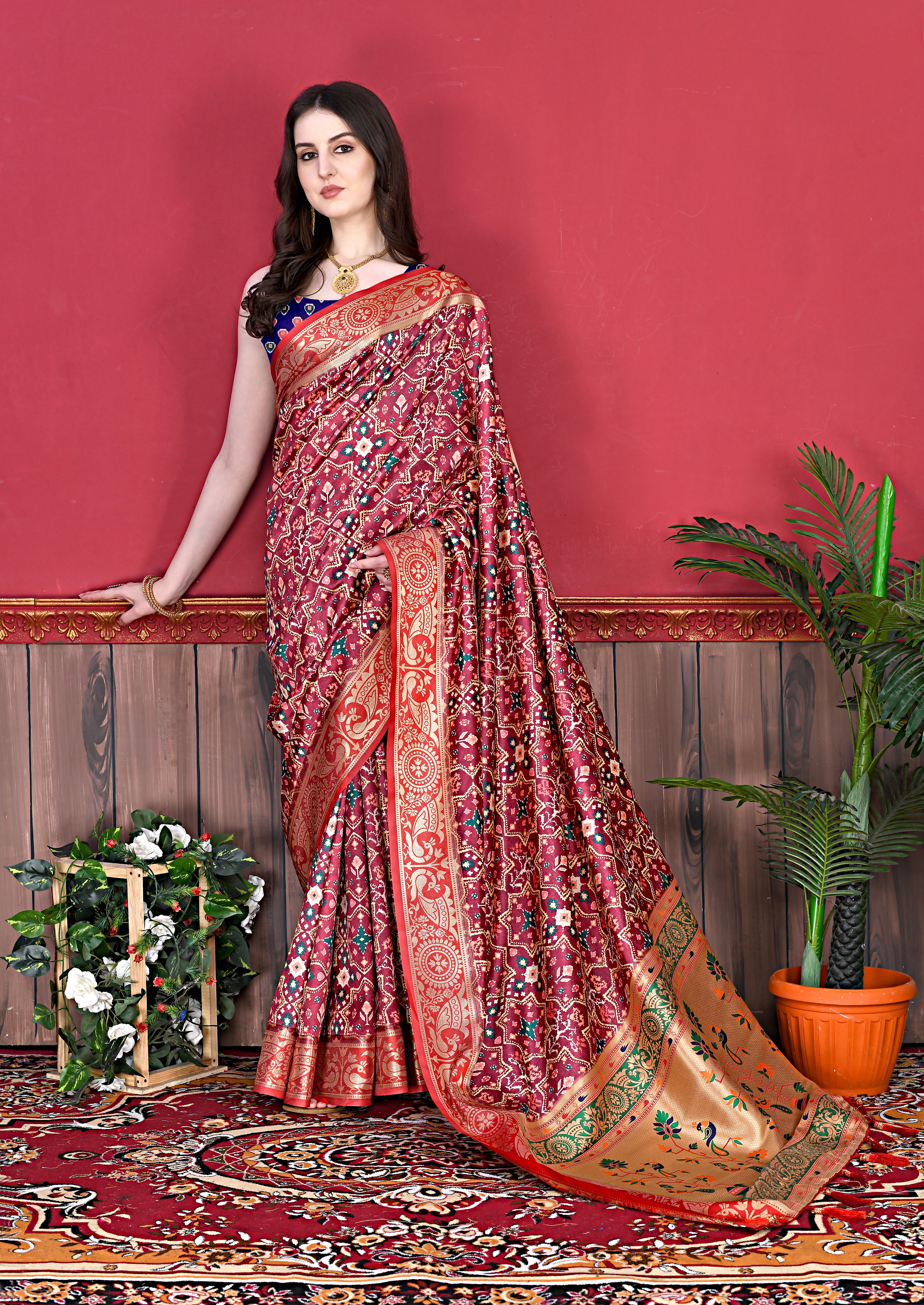 Yavira silk Women's Red Handwoven Silk Blend Saree view 2