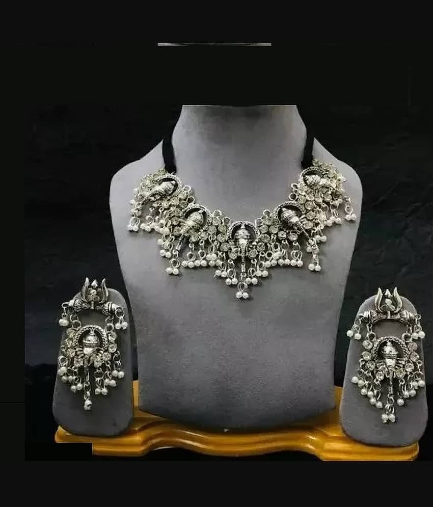 Samridhi DC Silver Alloy Necklace Set ( Pack of 1 )
