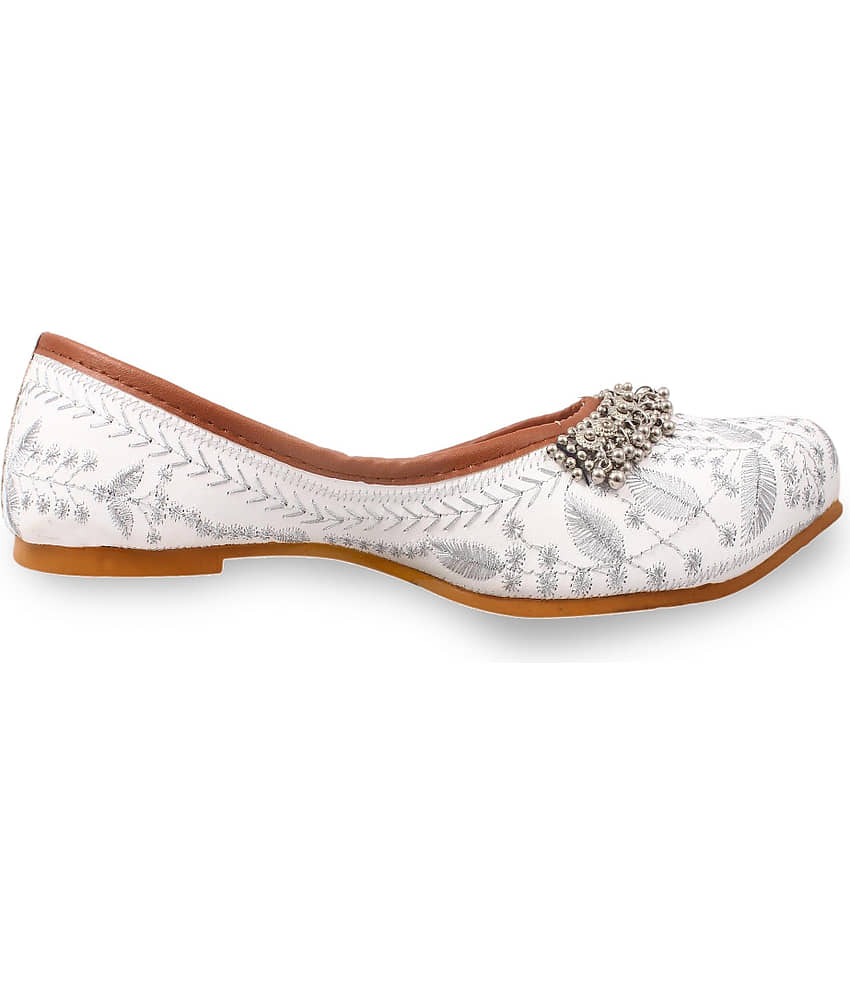 rajeraj White Women's Juttis view 2