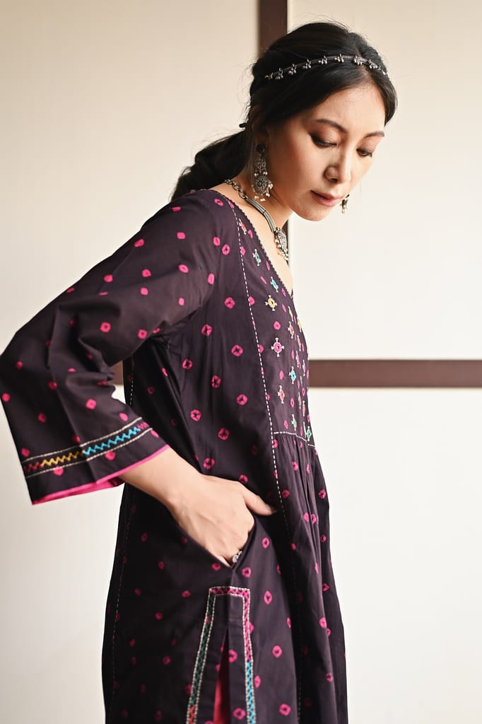 Kaanch Round Neck Bandhej And Embroidered Black Kurta view 2