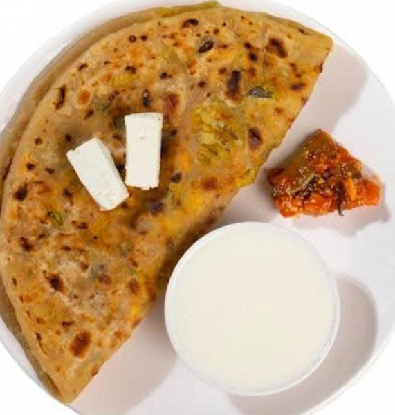 Paneer paratha(2pcs) with curd & pickle