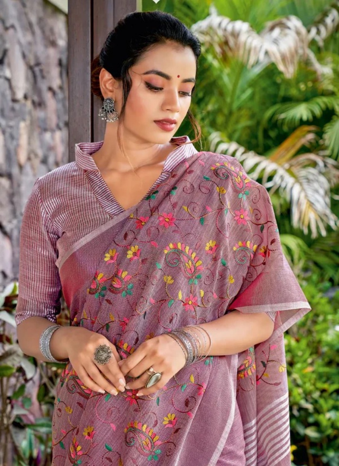 Dusty Pink Linen Saree view 2
