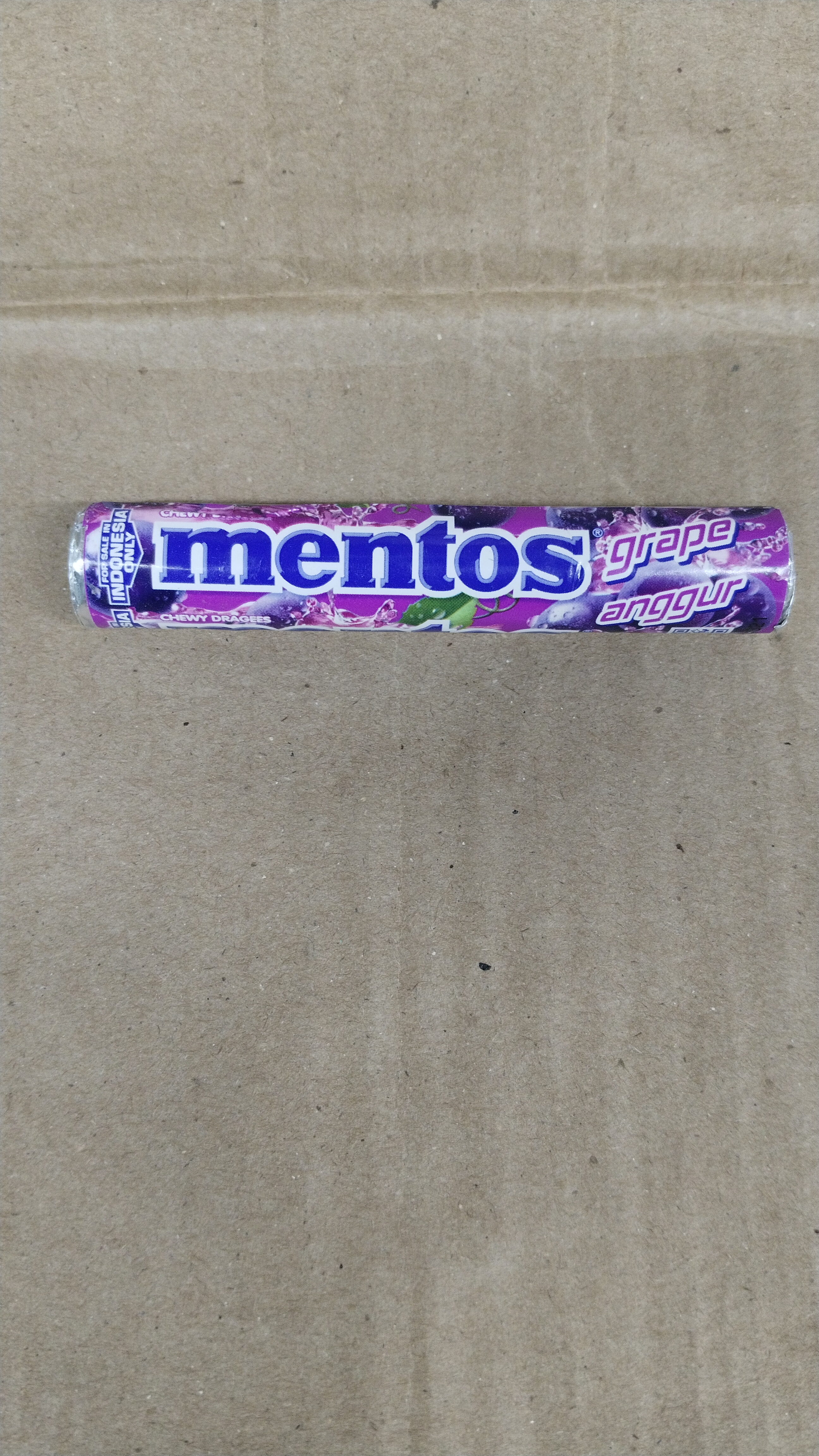 Mentos grape flavour