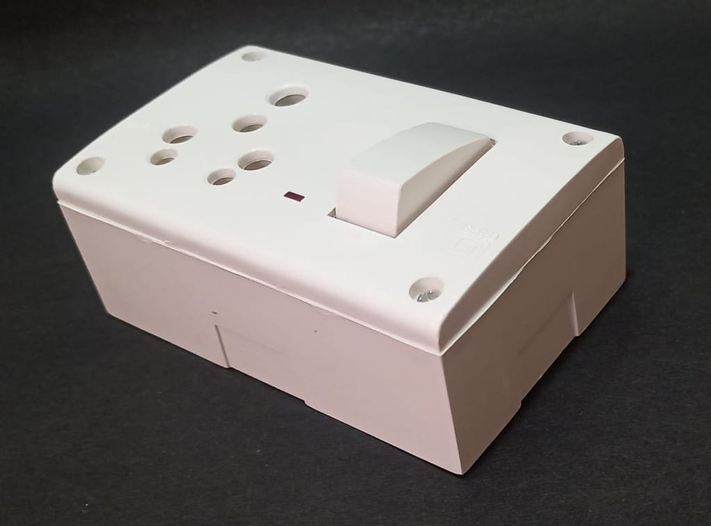 16A 1 Socket & 1 Switch Extension Box with 16A Plug & 10 Meter Wire view 2