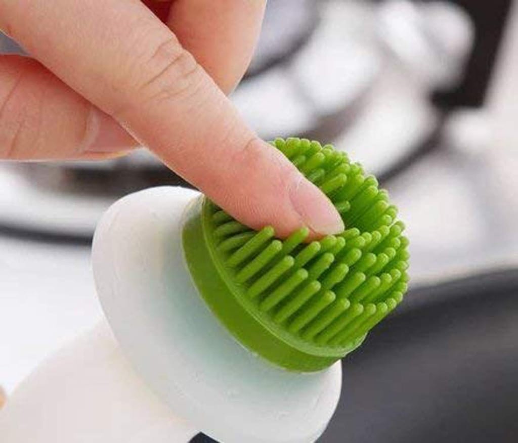 GLOWSERIE Silicone Oil Brush with Glass Oil Dispenser Jar (2-in-1 Set) view 2