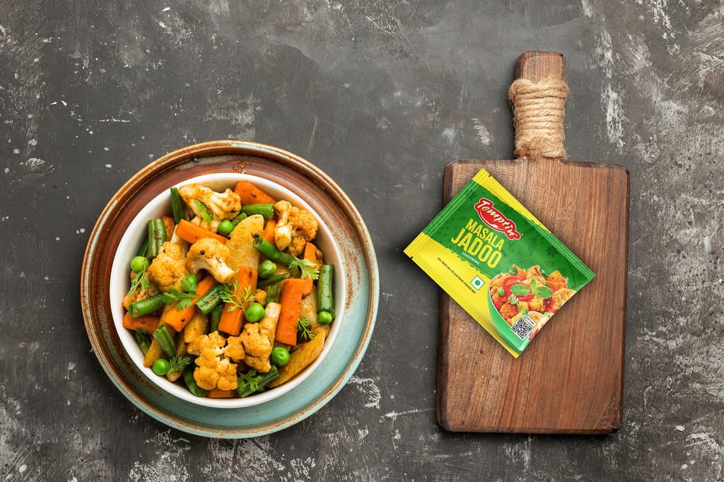 Temptin Masala Jadoo Seasoning | 7g x 40 Pack | Sachet pack | 280gm | Spice Blend for Enhancing Dish Flavor view 2