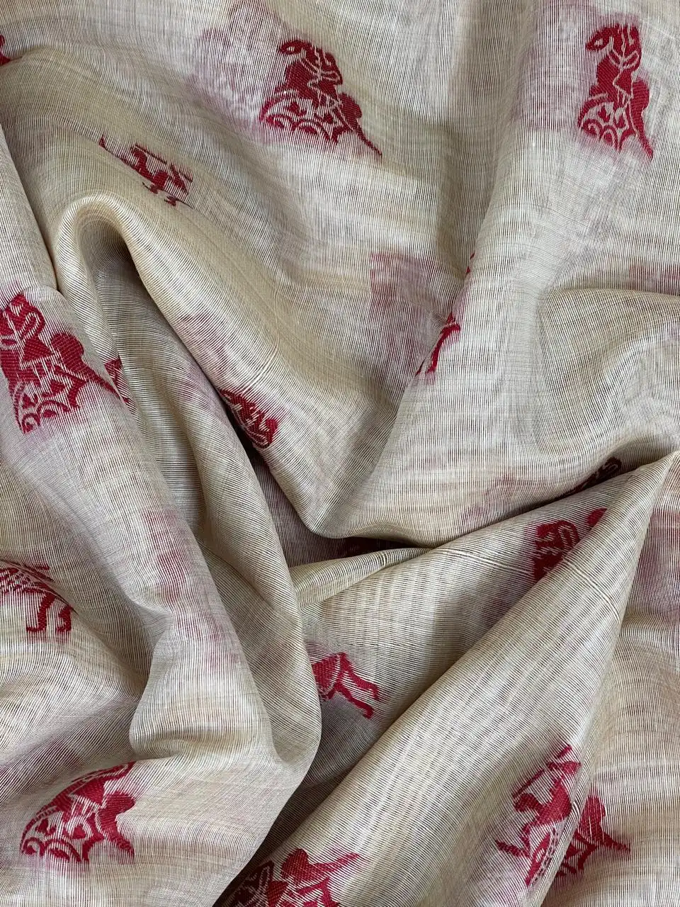 Saura Art Cotton Saree Cream Red Village Scene Pallu view 2