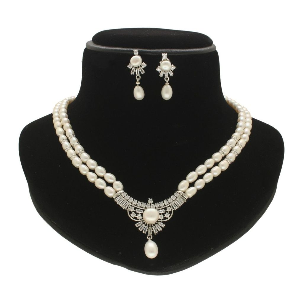 Ruhani Pearl Necklace Set view 2
