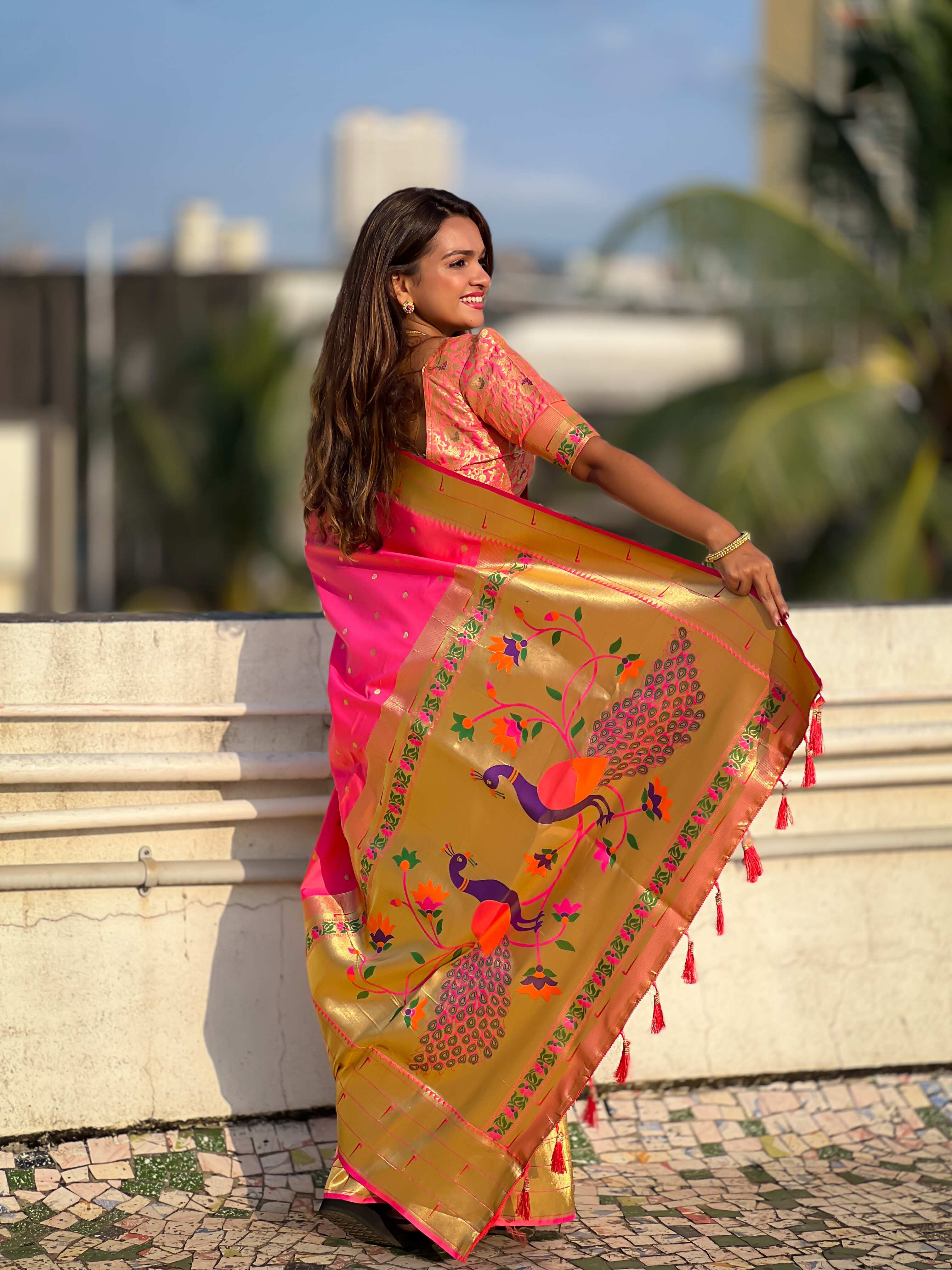 Yavira Silk Pink Women Jacquard Sarees view 2