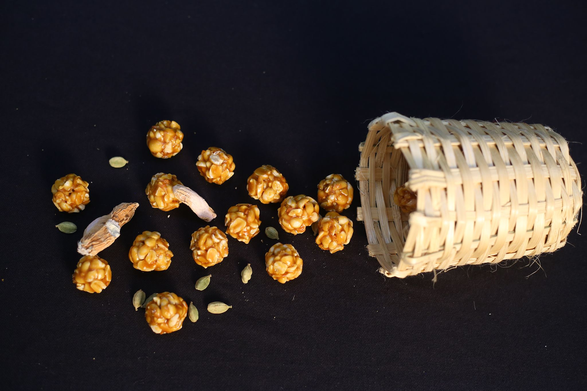 PEANUT BALLS with dry ginger & cardamom view 2