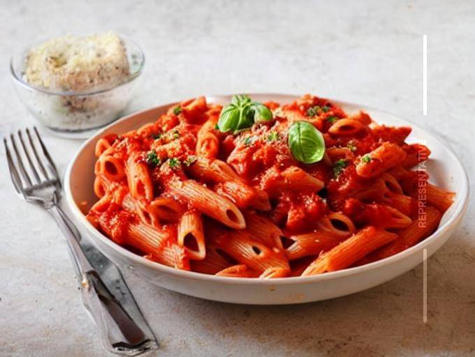 Red sauce cheese pasta