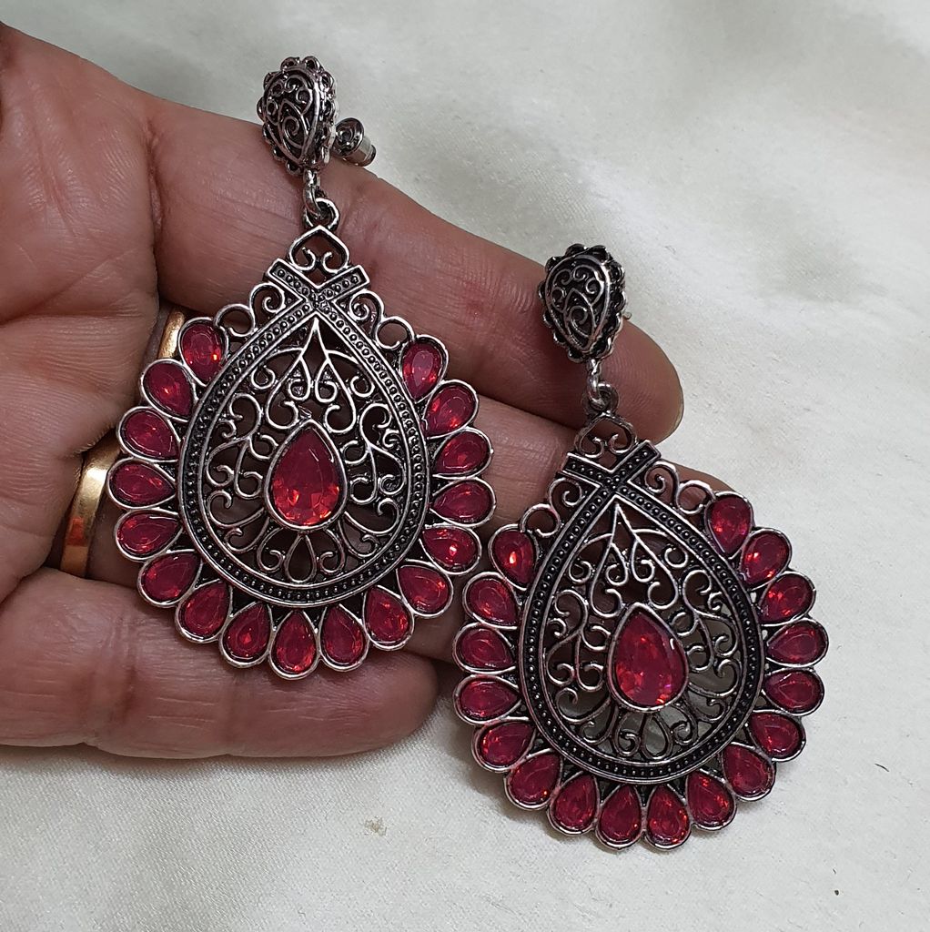 Glamvila Pink Stone Earrings view 2