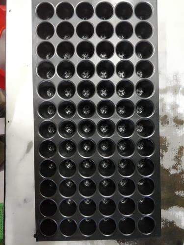 Farmhand Rubber Seeds Seedling Tray_72 Holes Pack of 4 Black view 2