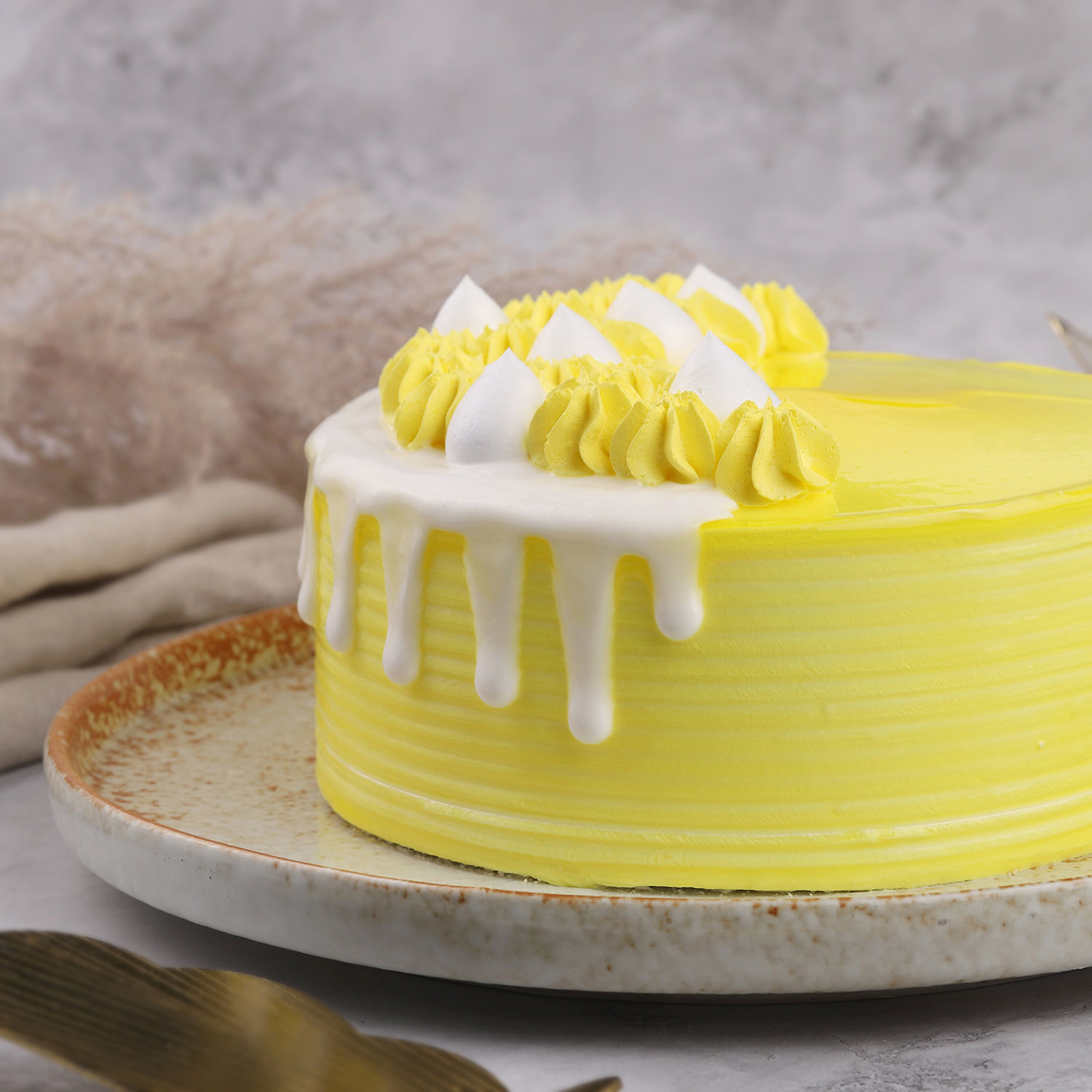 Pineapple Paradise Cream Cake Half Kg view 2