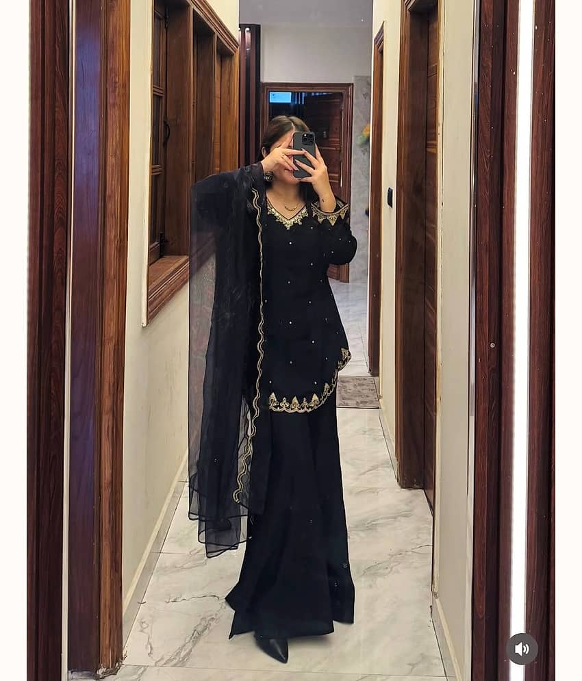 BHAGYASHRAY Women Silk Embroidered Ethnic Motifs Kurti With Alladin Salwar ( Black )