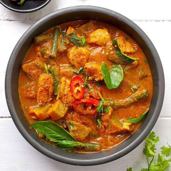 Chicken in red curry (with rice)