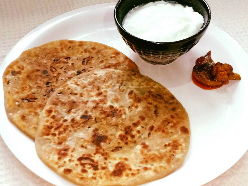 2pc onion paratha