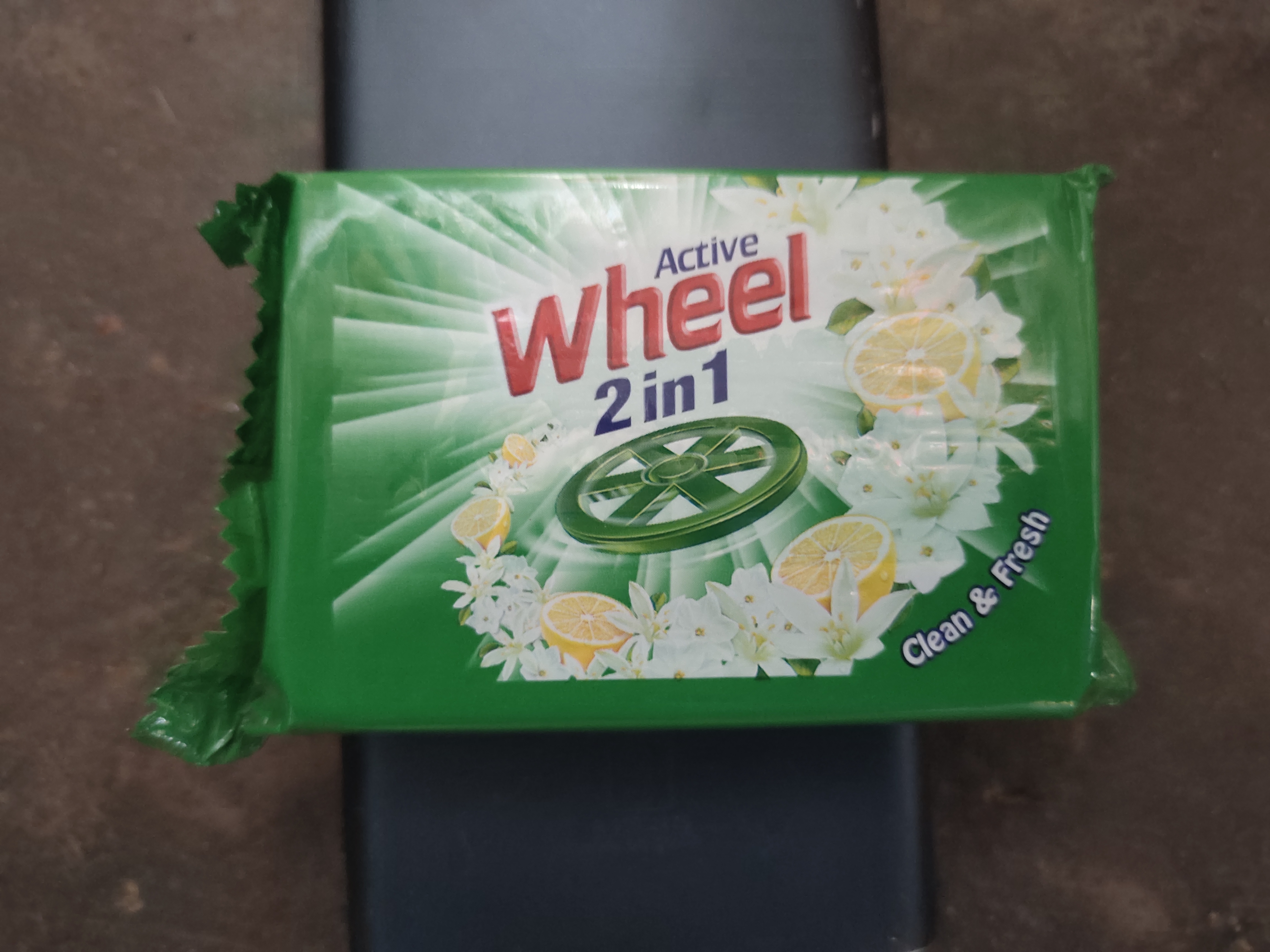 Wheel detergent bar